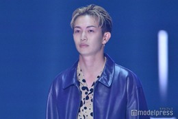 綱啓永、金髪イメチェン姿に歓声沸く【TGC2025A/W】 画像