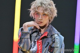 MAZZEL・NAOYA、派手メイク×金髪パーマが別人級 指噛む仕草で異彩オーラ放つ【TGC2025A/W】 画像