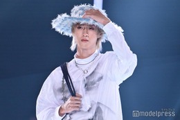M!LK曽野舜太、もこもこ個性的ハットを見事な着こなし スタイル際立つユニークコーデ【TGC2025A/W】
