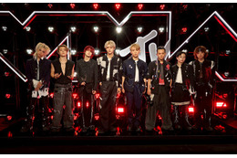 ONE OR EIGHT、全米音楽授賞式「VMA」レッドカーペットに“学ラン”姿で登場 日本人グループ初の快挙