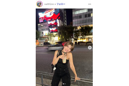 「シャッフルアイランド」羽柴なつみ、ベアトップで大胆胸元披露「表情反則」「セクシー」の声