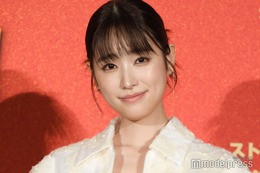 高橋ひかる、へそ出しルックで美ウエスト披露「引き締まってる」「かっこいい」の声