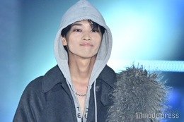 松本怜生、4ヶ月ぶり黒髪復活でファン騒然「かっこよすぎて声出た」「雰囲気変わって新鮮」 画像