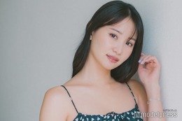 永尾まりや、キャミから美バストチラリ LAショットに反響「綺麗」「着こなしが可愛い」