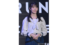 櫻坂46石森璃花、フリルミニスカから美脚披露「上品で素敵」「スタイル抜群」 画像