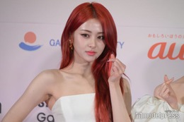 LE SSERAFIMユンジン、貴重な幼少期の家族ショット公開「妹さんも可愛い」「もう出来上がってる」