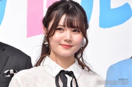乃木坂46伊藤理々杏、オフショルワンピで美肩チラリ「可愛すぎて二度見」「透明感すごい」