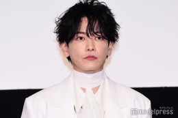 佐藤健、人気俳優との親密ショットに反響「公開イチャイチャ尊い」「一緒にご飯食べに行ったの？」 画像