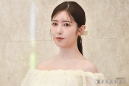 舟山久美子（くみっきー）「細すぎて驚いた」7年前のウェディングショット公開 結婚記念日に感謝つづる 画像