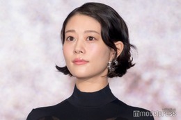 第1子妊娠中・高畑充希、タイトなシースルードレスでふっくらお腹披露 【秒速5センチメートル】