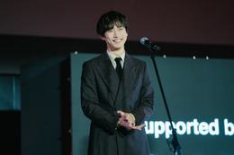 坂口健太郎、流暢な韓国語で歓声浴びる 渡辺謙らと「釜山国際映画祭」登壇【盤上の向日葵】 画像
