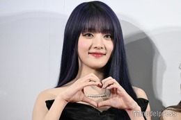 i-dleミンニ、母顔出しの2ショット公開「キュートすぎる」「ママお若い」と反響