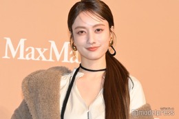 谷まりあ、肌見せトップス着こなす“仕事帰り”ショット公開「色っぽい」「美しい女神」の声