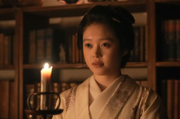 朝ドラ「ばけばけ」初回、ヘブン（トミー・バストウ）がトキ（高石あかり）に“おでこキス” 怪談話からの胸キュンシーンに視聴者悶絶「ロマンティック」「ドキドキする」