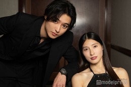 山崎賢人＆土屋太鳳、絶対的信頼で成立した2度目の夫婦役 10年前に交わした約束から変わらぬ想い【「今際の国のアリス」インタビュー前編】 画像