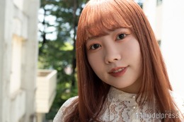 むくえな・むく、膝上ミニスカコーデで美脚際立つ「可愛すぎる」「大人っぽい」の声 画像