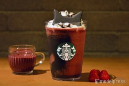 スタバ初のアサイー使用！新作“黒猫フラペ”＆ティー試飲レポ 今秋はフルーティーなミックスベリーの虜 画像
