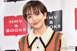 松井愛莉、シックコーデでスラリ美脚「ハイソックス似合う」「脚が長い」と反響 画像