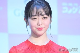 峯岸みなみ、1歳娘が牛乳デビュー 2ショット公開に「ママの表情」「お子さんの口元可愛い」の声