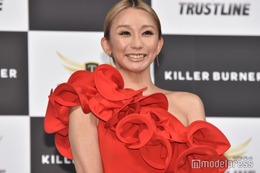 倖田來未、美ウエスト際立つキャミトップスでNEWSライブへ「かっこいい」「私服もおしゃれ」と反響 画像