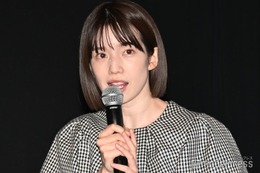 弘中綾香アナ、大物俳優を“呼び捨て” 予想外ハプニングに思わず本人立ち上がる【ちょっとだけエスパー】 画像