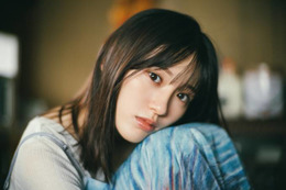 乃木坂46大越ひなの、ドキッとするまなざしで魅せる！ノスタルジックなロケーションでグラビアに挑戦 画像