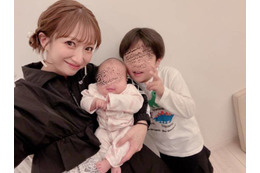 辻希美、仕事の後は母親業！0歳次女＆6歳三男との笑顔SHOT公開「お二人さんをお風呂 入れまーす」