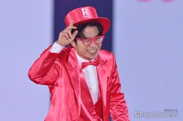 オリラジ藤森慎吾、全身ピンクで「ガルアワ」サプライズ登場 “チャラ男ポーズ”で会場沸かす【ガルアワ2025AW】 画像