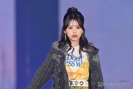 カジサック長女・梶原叶渚、シースルーワンピ×個性派スカートで美脚のぞく「ウエスト細すぎ」「雰囲気違って可愛い」と反響【ガルアワ2025AW】 画像