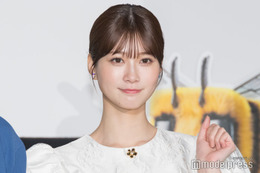 生見愛瑠、秋服コーデで美脚輝く「二度見した」「センス抜群」と反響 画像