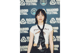 のん、ほっそりお腹がチラリ！ロックなフェス衣装SHOTに「カッコよすぎ～」「オシャレ」の声