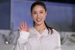 土屋太鳳、大胆衣装でヘアショー参加 ヘアカット前後の写真も公開「圧倒的美」「かっこいい」の声 画像