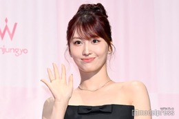 TWICEモモ、スタイル際立つ肩出しスウェット＆タンクトップ姿公開「芸術みたいな美しさ」「圧巻」の声 画像