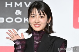 元乃木坂46若月佑美、ミニ丈×ピンヒールで美脚披露「破壊力すごい」「ドキドキした」と反響 画像