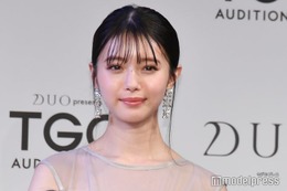 市川美織、ディズニーでのシンデレラコスプレ姿が話題「再現度高い」「お姫様そのもの」 画像