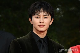 超特急・草川拓弥、レッドカーペット登場 スーツ着こなす【第38回東京国際映画祭】