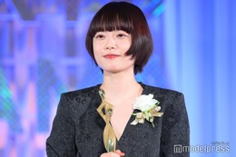 杉咲花、美デコルテ際立つ胸元ざっくりコーデで登場「海に眠るダイヤモンド」“大切なシーン”撮影前日振り返る【東京ドラマアウォード2025】 画像