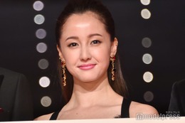 沢尻エリカ、大人モードで美スタイル披露「セクシー」「オーラすごい」蜷川実花氏が公開 画像