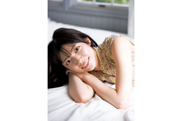 櫻坂46四期生・佐藤愛桜「ヤンジャン」で初グラビア披露 透明感輝く笑顔にドキッ
