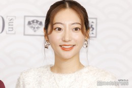 武田玲奈、ミニワンピ×ブーツ姿で美脚チラリ「小顔際立つ」「気品があって素敵」の声 画像