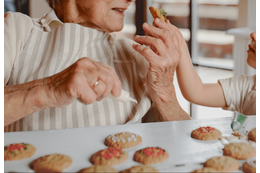 4歳の孫を可愛がる70代の祖母　台所で祖母が準備をしていると…→孫へのサプライズに「ばあばすごい！」「お店みたい」 画像