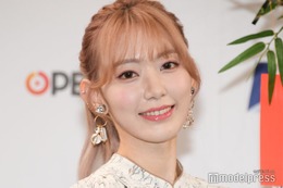 LE SSERAFIMサクラ、ノースリーブ＆胸元開きの大胆衣装で美スタイル披露「完璧スタイル」「息を呑む美しさ」の声 画像