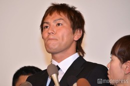 狩野英孝、ハロウィンの“スタバ”コスプレに反響相次ぐ「再現度高すぎ」「センス溢れてる」