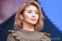 今井華「令和の最新技術使ってロングヘア」雰囲気ガラリな姿に反響「似合いすぎ」「自然」