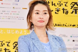 島袋寛子、美脚際立つ海辺ショットに反響「足が綺麗」「自然体で素敵」