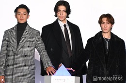 Snow Manラウール・渡辺翔太・岩本照、“男性初”けやき坂イルミネーション点灯式登場 六本木に冬の訪れ知らせる 画像