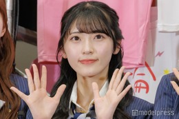 AKB48佐藤綺星、美スタイル際立つミニ丈コーデ「脚のライン綺麗」「透明感がすごい」と反響