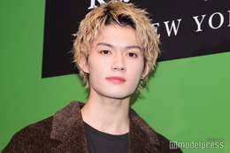 M!LK佐野勇斗、アクスタずらり“実家テレビの上”が話題「衝撃の数」「オタクすぎる」 画像