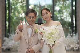 加藤茶＆綾菜夫妻“結婚15年目”誓い新たにウエディング姿披露 年の差婚バッシング・大病…歩み振り返る 画像