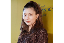 八木アリサ「何度もリピート」自然で上品な仕上がり！リピ使いベースメイクアイテム